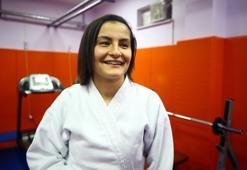 Bir yıl önce başladığı "ju jitsu"da dünya şampiyonu oldu
