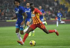 Mensah'tan Fenerbahçe açıklaması! "Her futbolcu büyük takımda oynamak ister..."