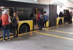 Metrobüs'te 'işaretli bekleme yeri' dönemi başladı