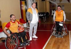 Fatih Terim'den Galatasaray Tekerlekli Sandalye Basketbol Takımı'na ziyaret