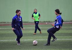 Kadınlar 'şiddete hayır' demek için futbol maçı yapacak