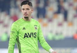 Altay Bayındır takımını ipten aldı