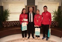 Başkan Erdem dünya şampiyonlarını ağırladı