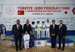 Bakan Kasapoğlu, 2'nci Japonya Büyükelçisi Judo Turnuvası'nı izledi
