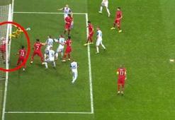 Türkiye İzlanda maçına damga vuran o pozisyon! Merih Demiral...