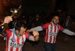 Şampiyonluk kupasını kaybettiklerine armağan ettiler