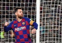 Messi, Ronaldo'yu yakaladı