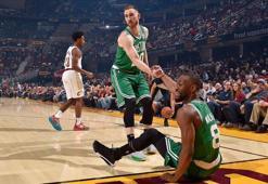Celtics maçı kazandı, Hayward'ı kaybetti