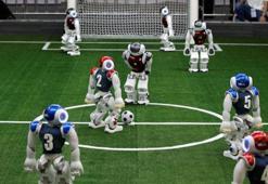 Robot futbolcular, insan rakiplerine karşı mücadeleye hazırlanıyor