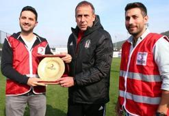 Beşiktaş'ta Abdullah Avcı'ya özel plaket