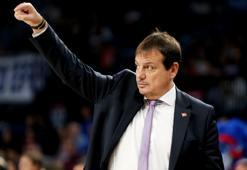 Ergin Ataman: Olympiakos'u yenmek için mutlaka kararlı ve sert oynamalıyız