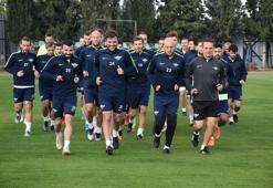 Akhisarspor liderlik peşinde