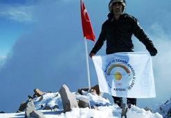 Öğretmen, tek başına Cumhuriyet Tırmanışı yaptı.