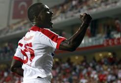 Antalyasporlu Jean Armel Drole'un ayağı kırıldı