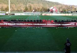 Milli Takımdan antrenman öncesi net mesaj! “Kahraman Ordumuzun Yanındayız”