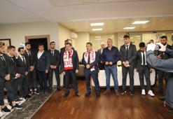 Vali Kaymak'tan Samsunsporlu futbolculara: “İnananlar başarır”
