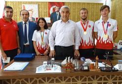Başkan Çalışkan, şampiyon milli sporcuları ödüllendirdi
