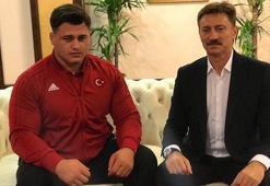 Dünya Şampiyonu Rıza Kayaalp'in adı spor salonuna verildi