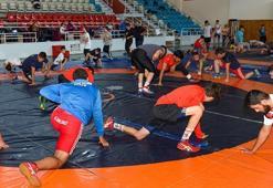 Altındağ Belediyespor Kulübü İşitme Engelliler Güreş Takımı güç depoluyor