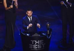 FIFA yılın futbolcusu Messi! VİDEO