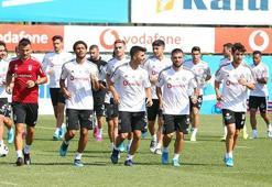 Beşiktaş'ta Burak Yılmaz ve Oğuzhan takımla çalıştı