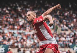"Islam Slimani, gittiği her takımda başarılı olan bir futbolcu"