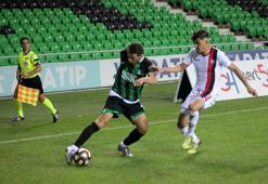 Sakaryaspor - Utaş Uşakspor maç sonucu: 2-2