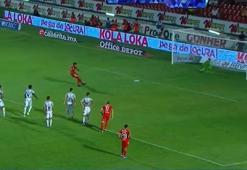 Colin Kazım, penaltıyı kaçırdı ve ardından sakatlandı