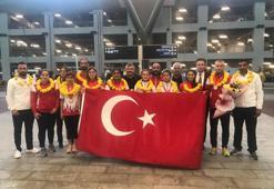 Milli sporcular yurda döndü