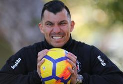 Beşiktaşlı Gary Medel'den olay cevap! Ayrılık sinyali...