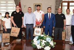 Milli judoculardan Vali Deniz'e ziyaret