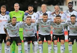 Beşiktaşlı taraftarlardan yönetime büyük tepki: Burası köy takımı mı?