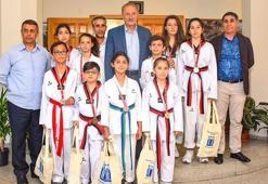 Tekvandocular başarılarını Başkan Atabay ile paylaştı