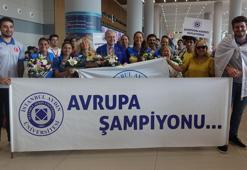 Avrupa şampiyonu İAÜ Kadın Tenis Takımı, yurda döndü