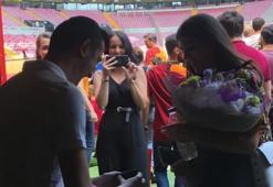 Fanatik Galatasaraylı çift, evlilik için ilk adımını statta attı