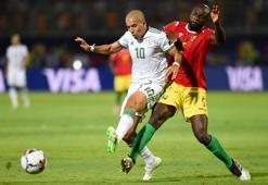 Cezayir'de Feghouli şov devam ediyor