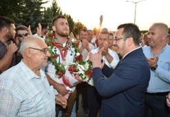 Kırkpınar'da başarılı olan güreşçiye görkemli karşılama
