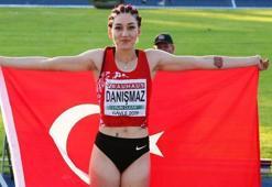 Üç adım atlamada Tuğba Danışmaz'dan gümüş madalya