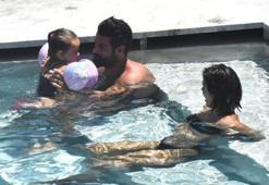 Volkan Demirel, eşi Zeynep Demirel ve kızlarıyla tatilde