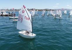 Çocuklar yelkenlilerin dümenini Kabotaj Bayramı için çevirdi
