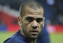Dani Alves, Paris Saint Germain'den ayrıldığını açıkladı