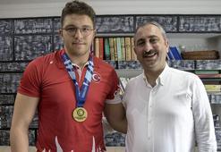 Adalet Bakanı Gül, milli güreşçi Bakır'ı ziyaret etti