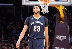 Anthony Davis Lakers'a gidiyor