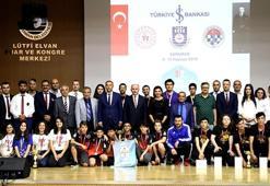 Yıldız ve genç satranç sporcularının zirve mücadelesi nefesleri kesti