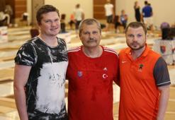 Eskrim Milli Takımlar Başantrenörü Valery Shturbabin, oğullarıyla Antalya'da buluştu