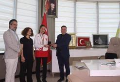Başkan Beyoğlu'ndan şampiyon karateciye ödül