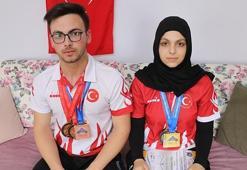 Abi-kardeş Yunanistan'da bükmedik bilek bırakmadı