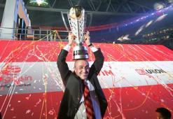Fatih Terim ve futbolcuları ayakta alkışlandı! Muhteşem geceden kareler