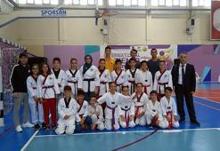 Bayraklı taekwondoda madalyaya doymuyor