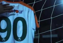 Alanyaspor'un yeni sezon forma tanıtımında Josef Sural detayı!